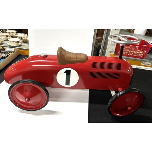 79 - Great Gizmos childs sit-on push kart