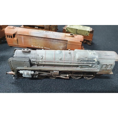 163 - Professionally weathered locomotives and rolling stock (Qty)