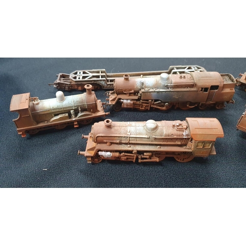 163 - Professionally weathered locomotives and rolling stock (Qty)