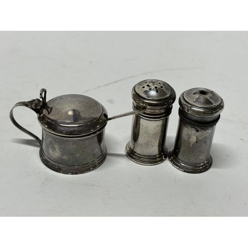 7 - English hallmarked silver salt and pepper pots and mustard pot (3)
110 grams gross