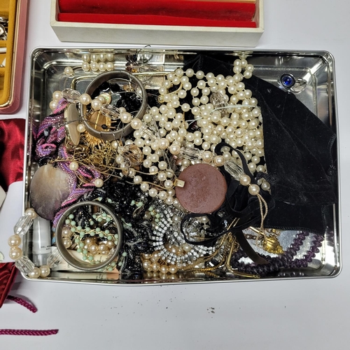 36 - Large quantity of ladies costume jewellery and jewellery boxes (Qty)