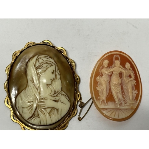 39 - Large Victorian cameo in pinchbeck mount together with another large unframed Victorian cameo (2)