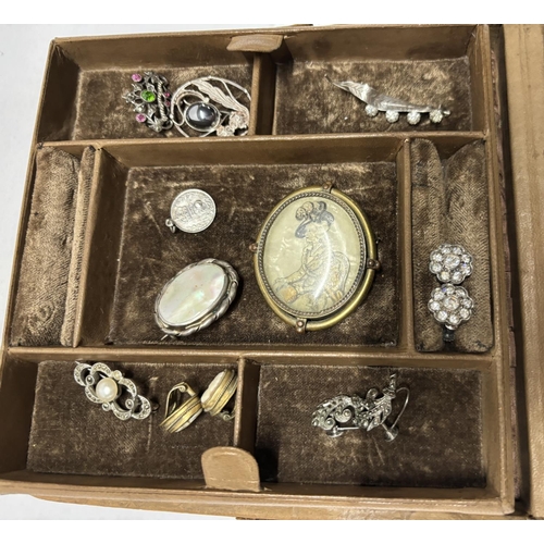 44 - Old jewellery box with antique and vintage jewellery including cameos