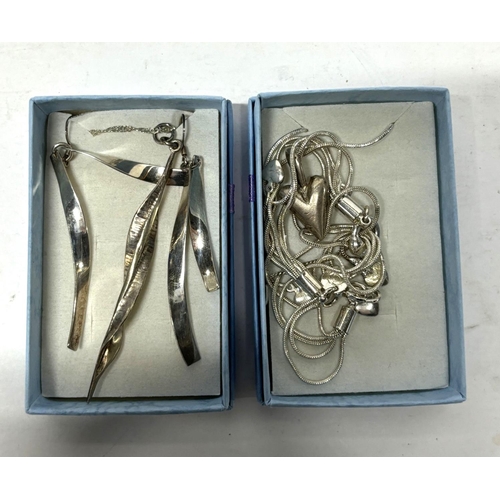 65 - 2 925 Silver chains with pendants