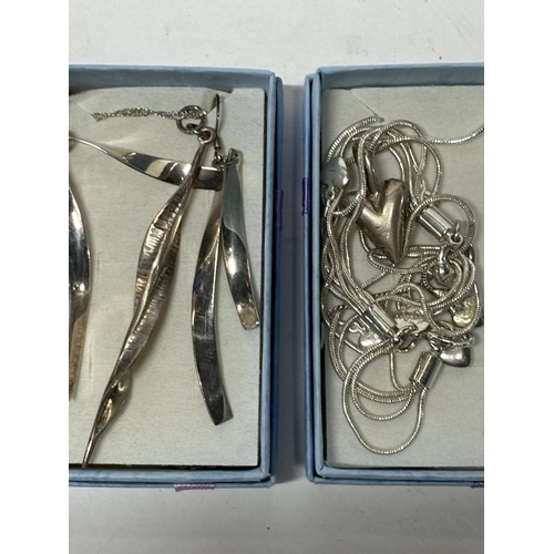 65 - 2 925 Silver chains with pendants