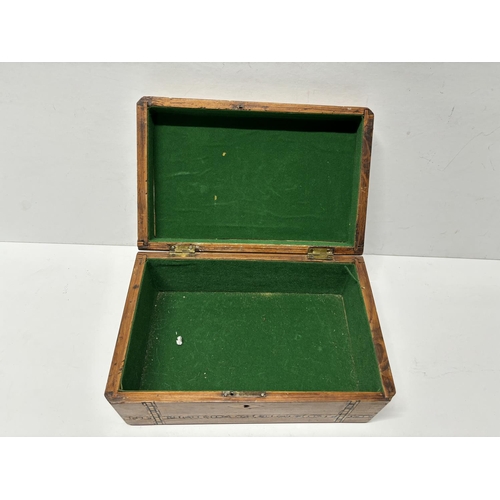 112 - Inlaid Victorian box with green felt inner,

no key