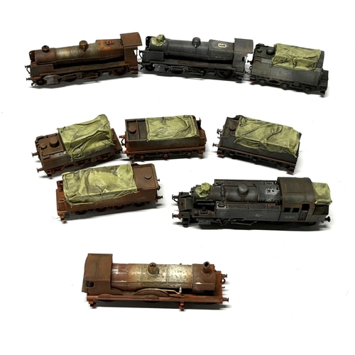 176 - Professionally weathered locomotives and rolling stock (Qty)