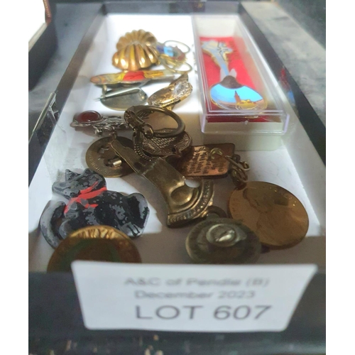 607 - Box containing a quantity of old badges and brooches and one Jewish silver plated spoon (Qty)