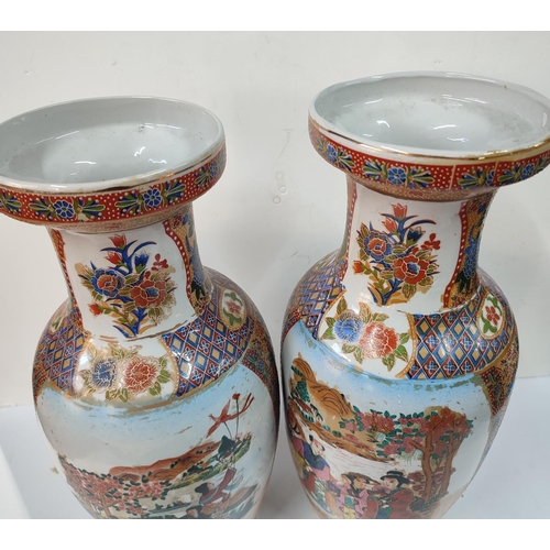 384 - Pair of large decorative Japanese vases (2)

46cm high each