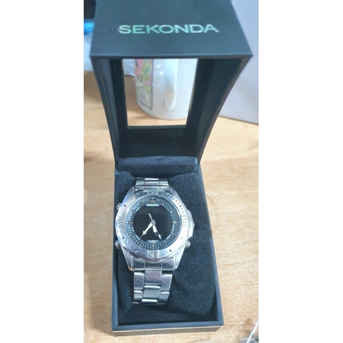 152 - GENTS SEKONDA WRIST WATCH IN A PRESENTATION BOX