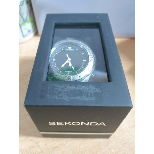 152 - GENTS SEKONDA WRIST WATCH IN A PRESENTATION BOX