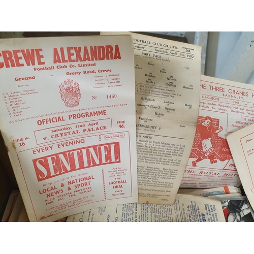 766 - Large quantity (possibly 200) of English football programmes mainly early 1960s but some 1950s eithe... 