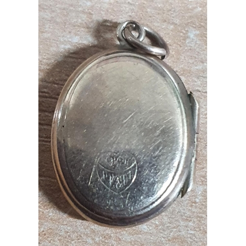 50 - Antique engraved 9ct yellow gold locket,

approx 2.1 grams