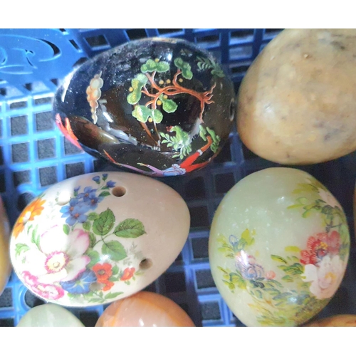 227 - Large quantity of polished hardstone eggs, a few hand-painted (Qty)