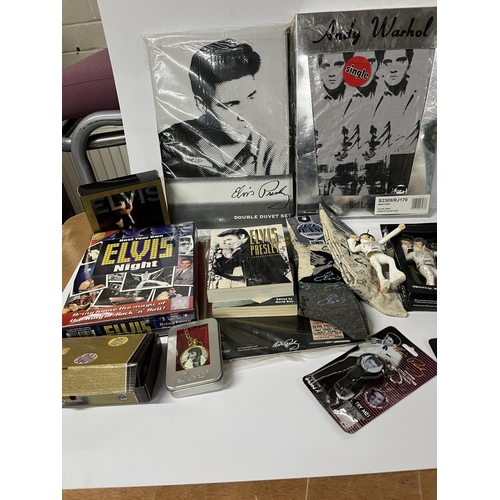 212 - Various Elvis memorabilia including duvet covers, books, playing cars etc (qty)