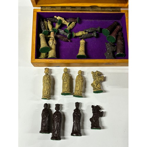 301 - Chess pieces in wooden box