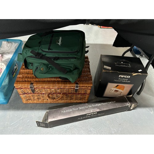 169 - Picnic bag and basket with a vintage Pifco hood dryer and stand (3)