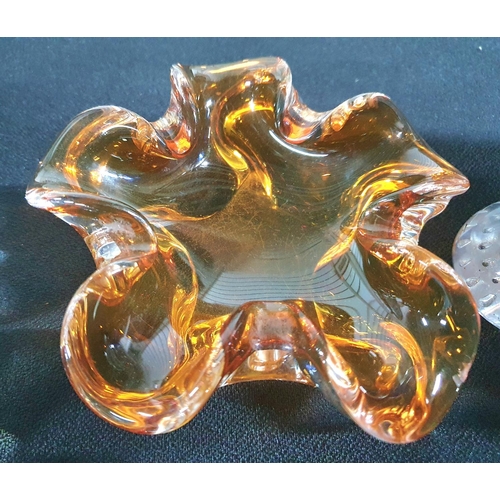 375 - 6 Paperweights with 2 other Murano items (8)