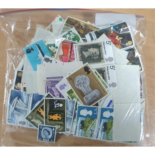 641 - Quantity of pre-decimal GB QEII 1970s Commemoratives, all mint unmounted and mainly blocks, pairs, s... 