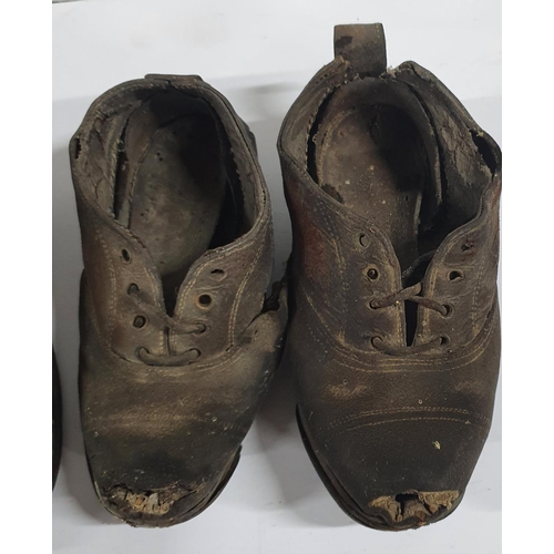 154 - Two pairs of childs antique clogs (2)