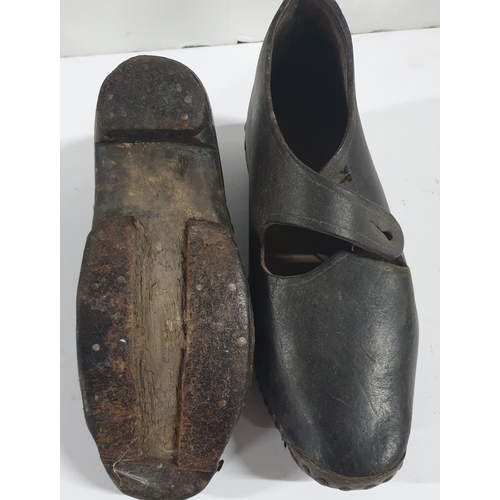 154 - Two pairs of childs antique clogs (2)