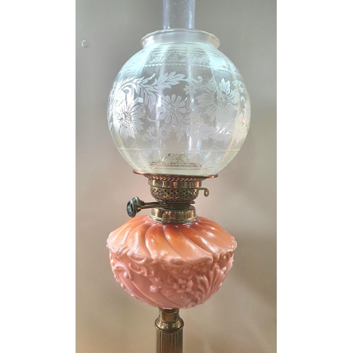 235 - Fine quality antique oil lamp with brass columned base, pink glass sump and etched glass shade