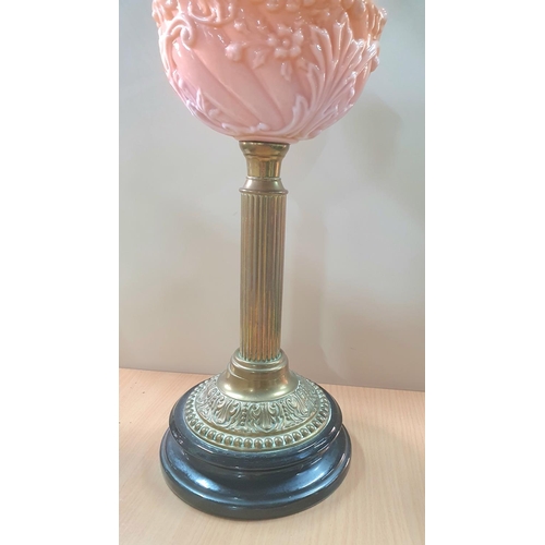 235 - Fine quality antique oil lamp with brass columned base, pink glass sump and etched glass shade