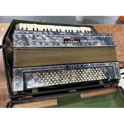 173 - Very Nice Hohner Verdi III accordian