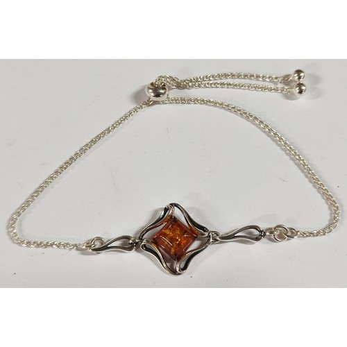 18 - Modernist 925 silver extending bracelet with Amber pendant in presentation box

4.6 grams gross