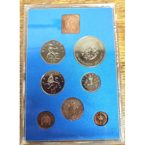 792 - GB QEII 1972 coin set - all uncirculated in clear plastic box cover