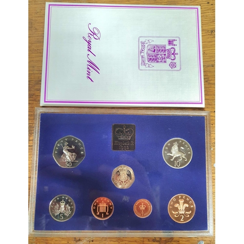 800A - GB QEII 1982 coin set - all uncirculated in clear plastic box cover