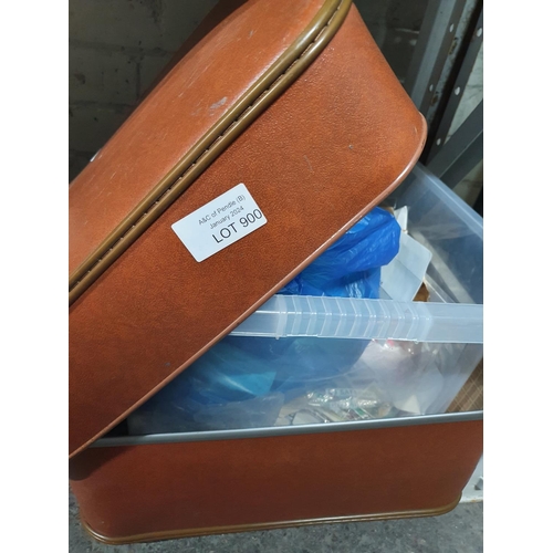 900 - Huge quantity (a tub and a suitcase) of unexamined stamps (Thousands)