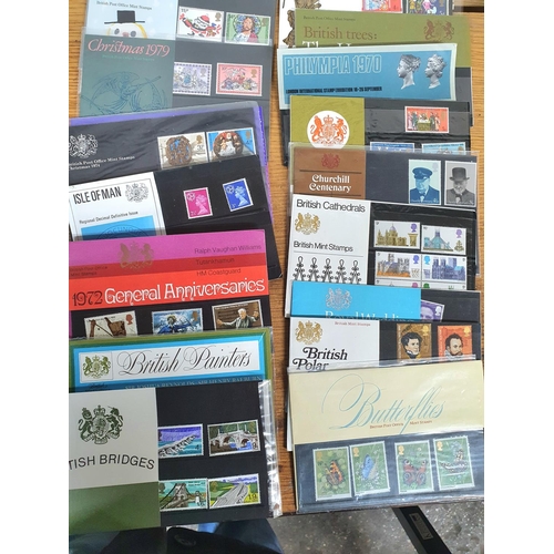 920 - Quantity of GB QEII 1970s stamp packs (Qty)