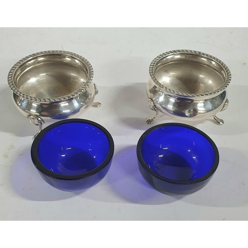 42 - Large Birmingham 1921 silver hallmarked pair if salts, both with blue glass liners (2)

Total silver... 