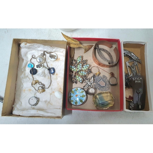 80 - Collection of vintage jewellery including some silver items, pearls etc (Qty)