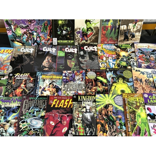 203 - Collection of comics including Green Lantern and The Flash