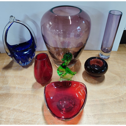 563 - Selection of various glass vases, figures and dishes etc. some possibly Murano (Qty)