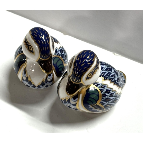 566 - Pair of Royal Crown Derby paper-weights - Ducks with gold stoppers (2)