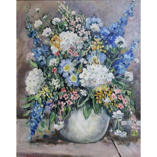 401 - Fine quality 20thC oil on board painting depicting a vase of flowers, framed

The painting measures ... 