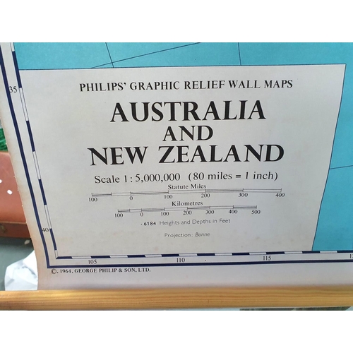 496 - Philips relief wall school map, produced in the 1964 - Australia & New Zealand