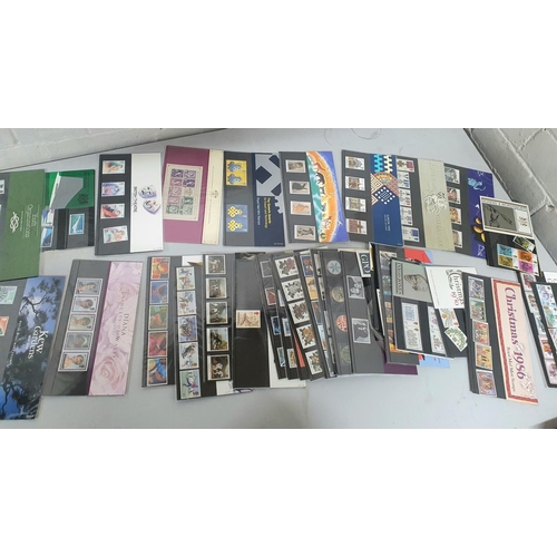 928 - Large quantity of GB QEII 1960s-1990s stamp sets (Qty)