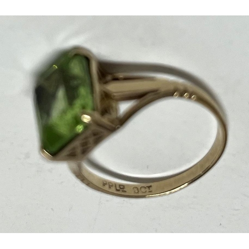 40 - 9ct yellow gold ring with large emerald cut Peridot,

2.7 grams gross               size K