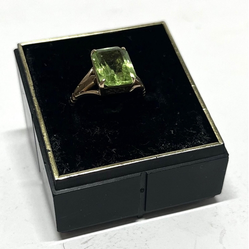 40 - 9ct yellow gold ring with large emerald cut Peridot,

2.7 grams gross               size K