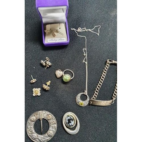 67 - Quantity of silver jewellery including a heavy blank ID bracelet and Celtic brooch etc (Qty)