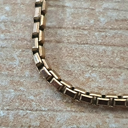 75 - Fine 9ct yellow gold chain (4 grams) together with a broken 9ct yellow gold chain 2.8 grams (2),

6.... 