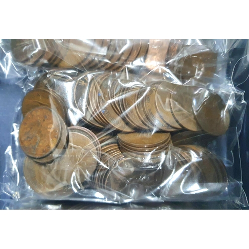 103 - Large quantity of GB early 20thC 1d and 1/2d coins (Qty)