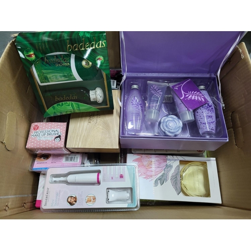 125 - Large collection of women's boxed gift sets (Qty)