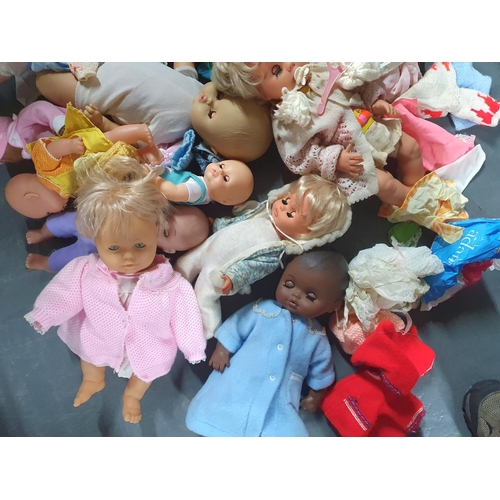 172 - Collection of dolls and doll clothes (Qty)