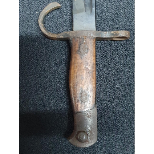 69 - Japanese WWII type 30 bayonet and metal scabbard possibly produced by Toyoda Automatic Loom Co