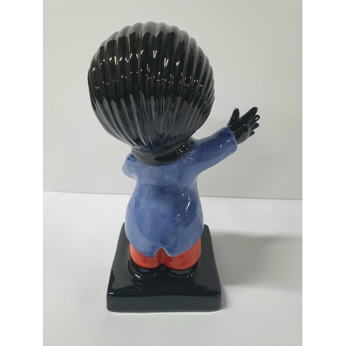 125 - Carlton Ware limited edition 245/750 Golly - The SINGER,

20cm tall